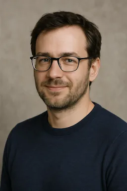 Porträt von Leo K. Weber, Chefredakteur und iGaming-Analyst für den DACH-Markt